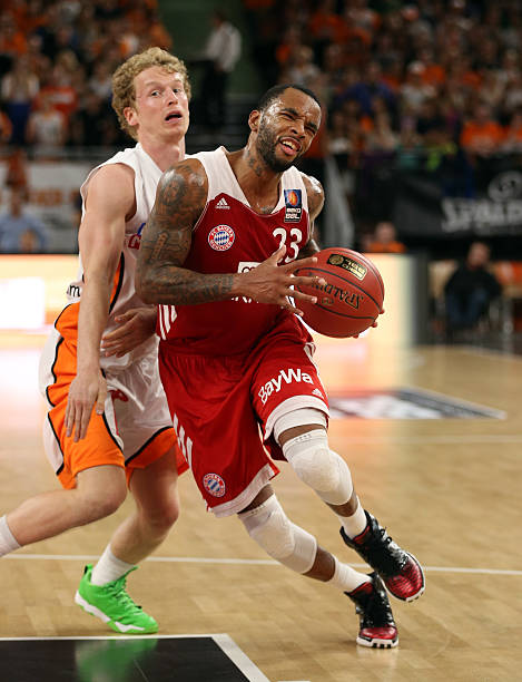 成鲜明对比 成鲜明对比